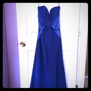 Jessy Collection Size 2 Blue Dress. Small train.